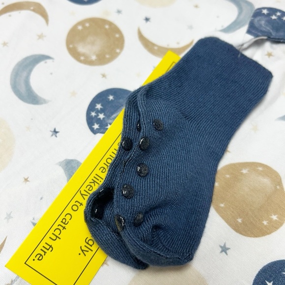 🌑🌙 Milkberry Bamboo Moon & Stars Print Pajama Set with Socks Size 4T NWT - Picture 3 of 4